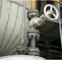 石化厂管线法兰螺栓采精蜡防蚀(2)